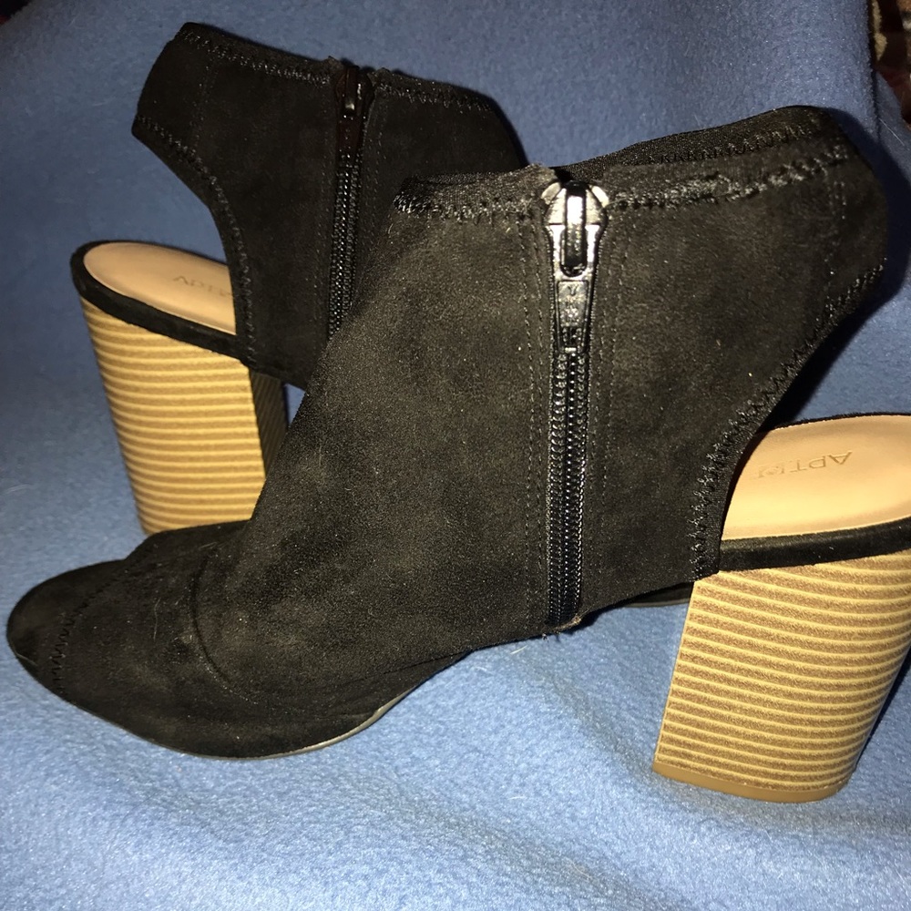 “Apt. 9” Black Satin High Heels Size 8 1/2